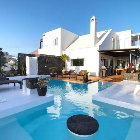 Canis Villa Tías