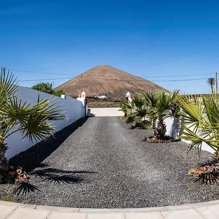 Canis Villa Tías