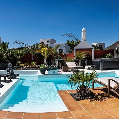 Villa Canis Tías