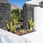 Canis Villa Tías