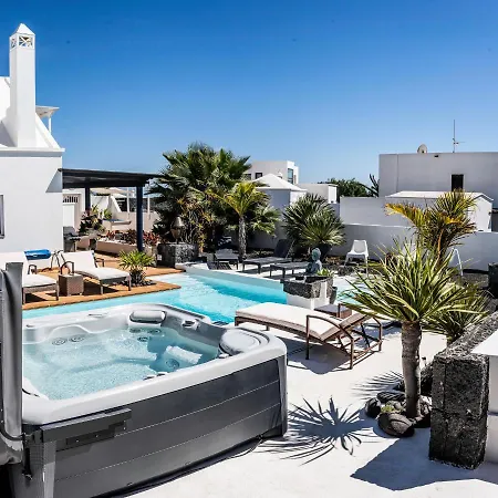 Canis Villa Tías
