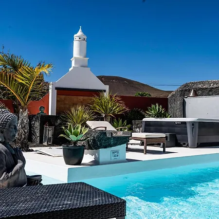 Villa Canis *